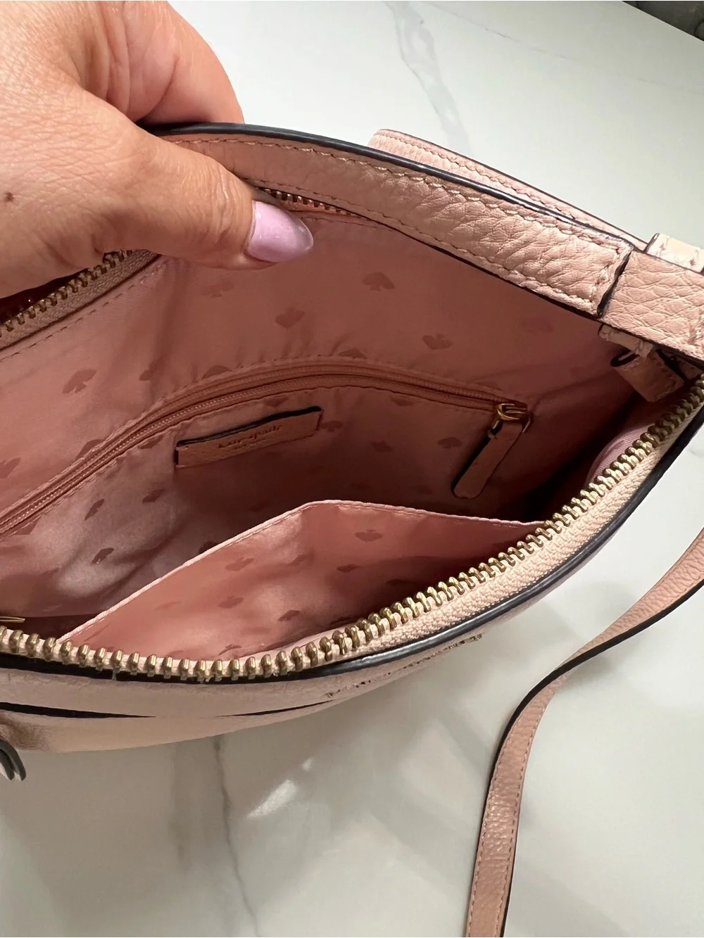 EUC Kate spade Mauve Pebbled Leather Crossbody Bag.